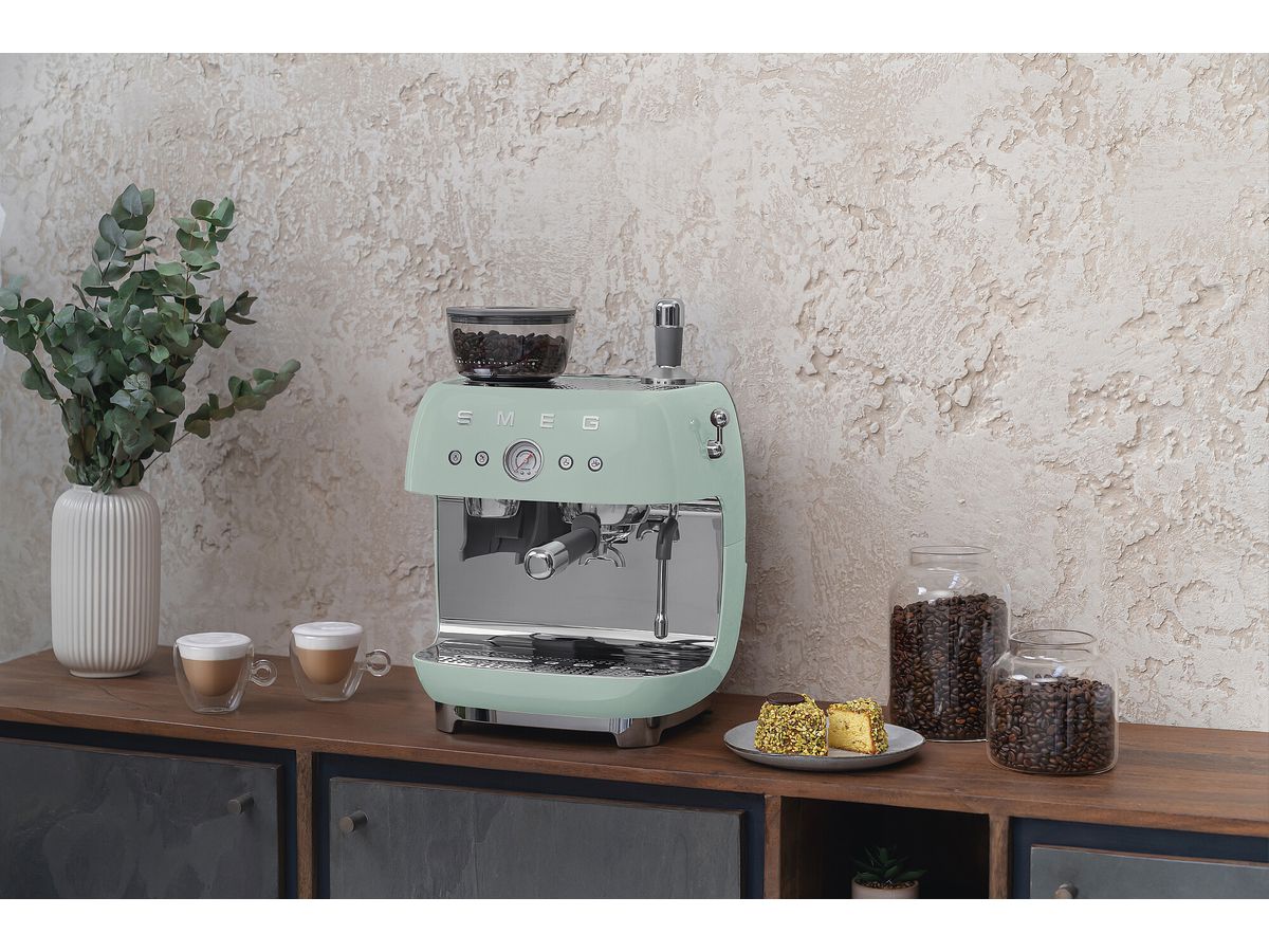 Espresso Coffee Machine with grinder 50's Style EGF03PGEU